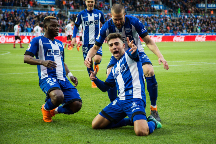 狼队主场力挫考文垂，继续领跑英超联赛的简单介绍