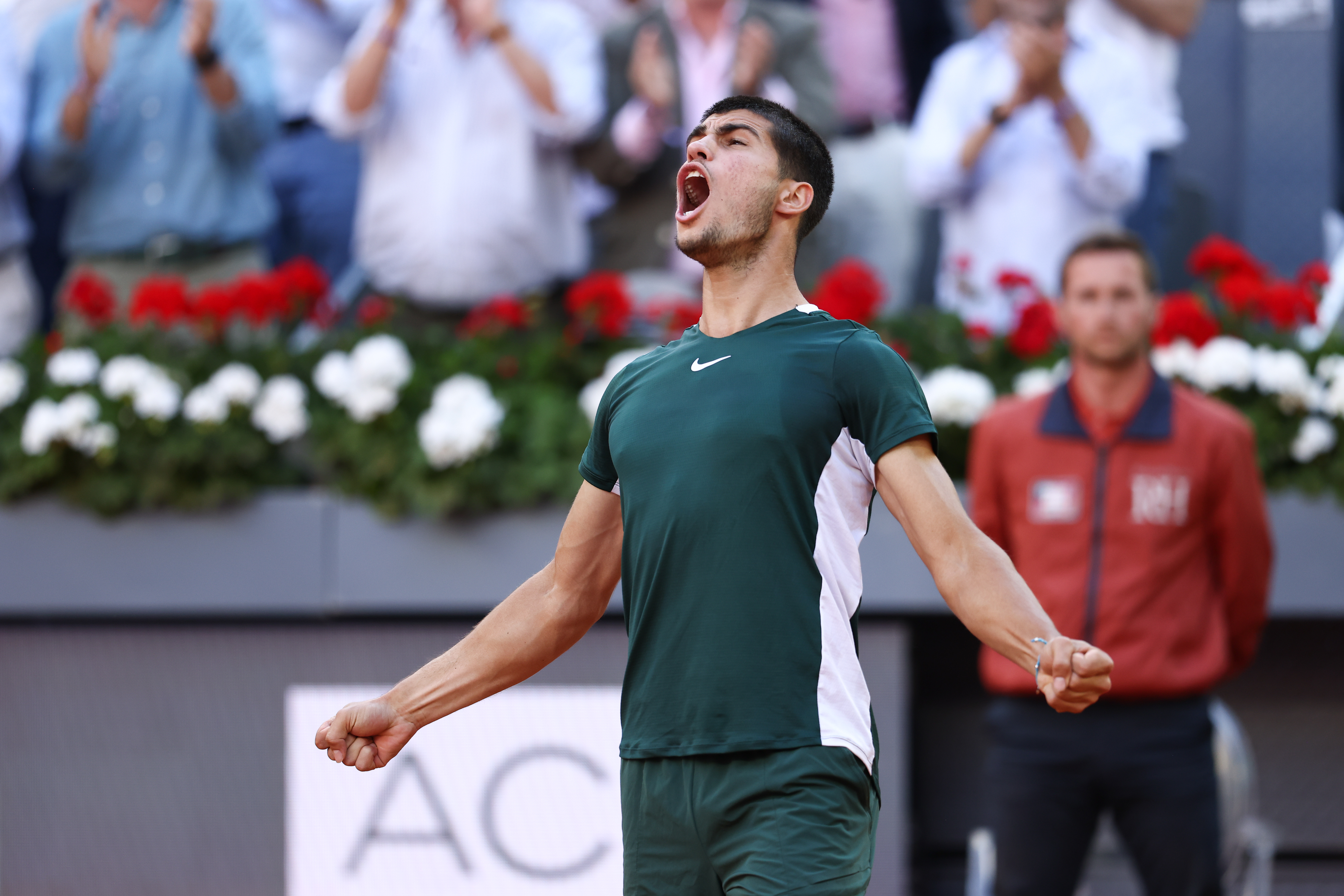 关于意大利网球队绝杀英国网球队，阿尔卡拉斯高光表现的信息