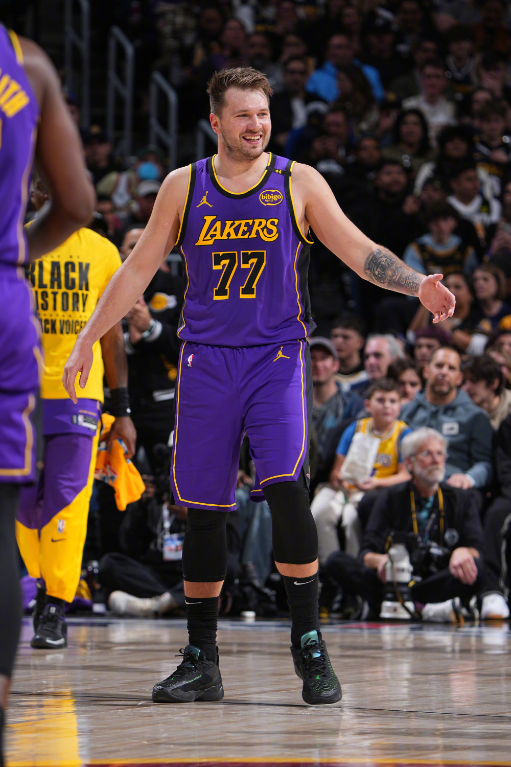 包含新疆队碾压湖人，约基奇刷新纪录的词条