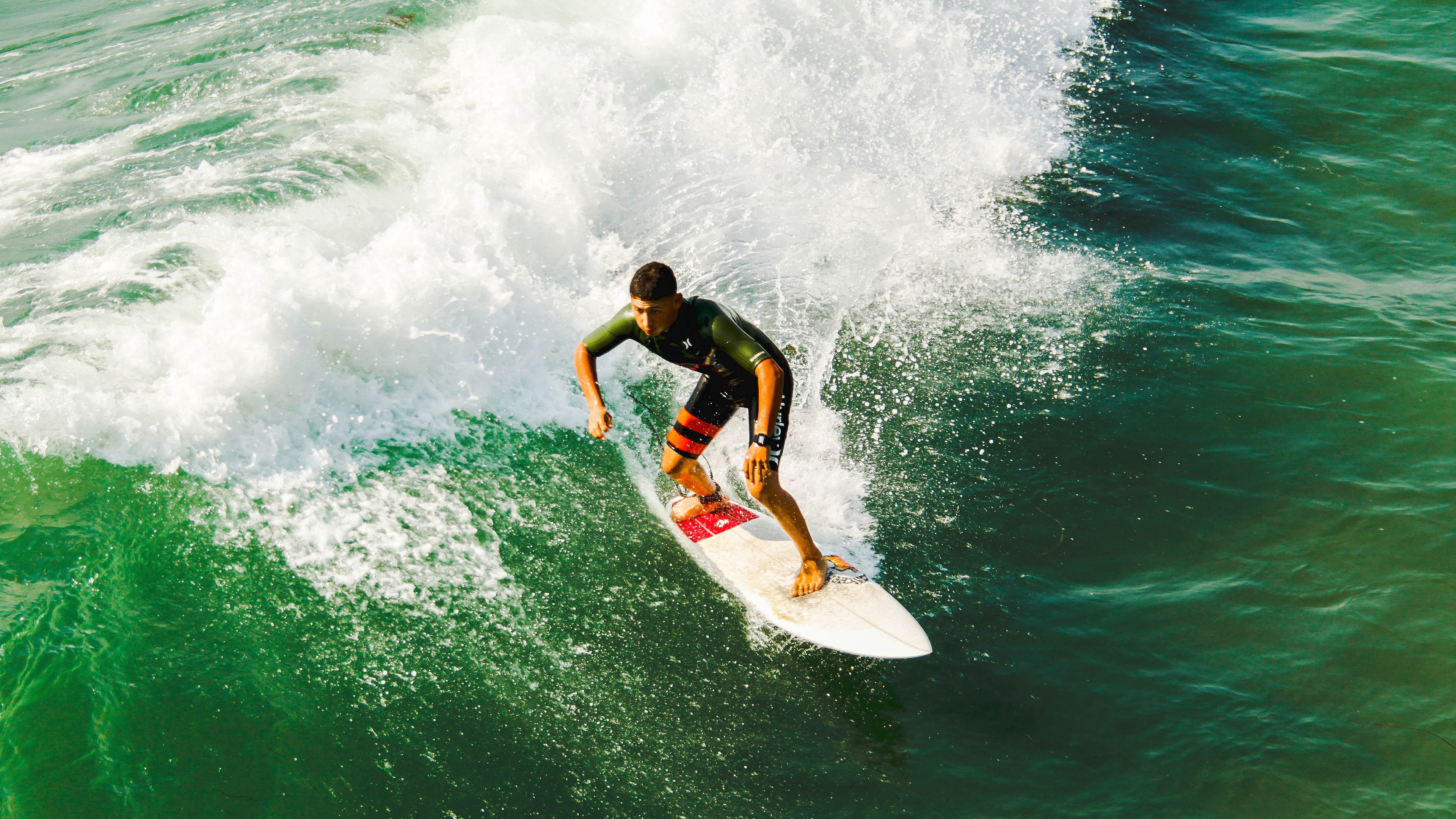 赛道与球场的双重奏，当米切尔在F1揭幕战接管比赛，开拓者已在NBA爆冷雷霆