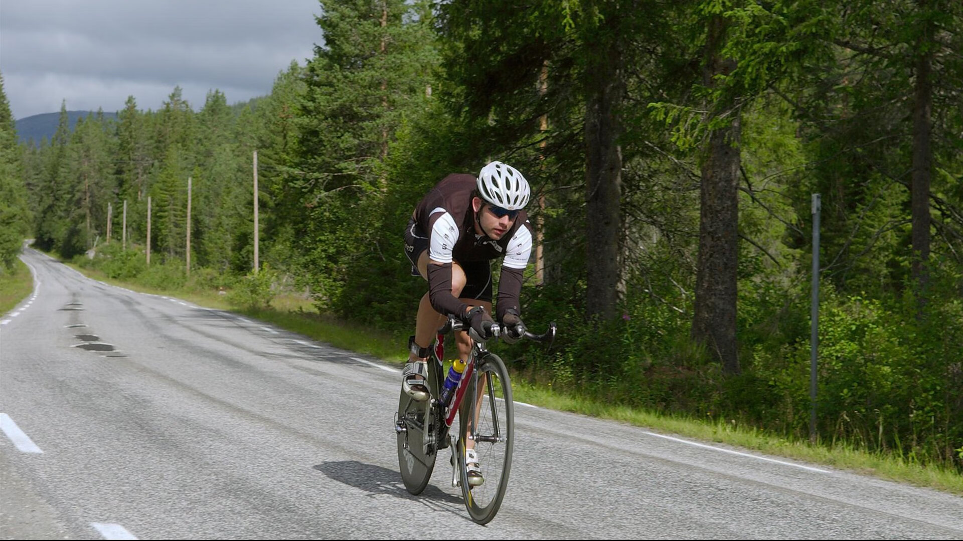羽坛奇迹夜，印尼奇兵掀翻法国豪门，桃田贤斗演绎绝对统治